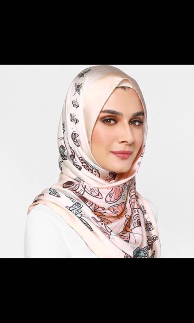 💯Authentic Duck Scarf The Butterfly Duck in Pink, Women's Fashion