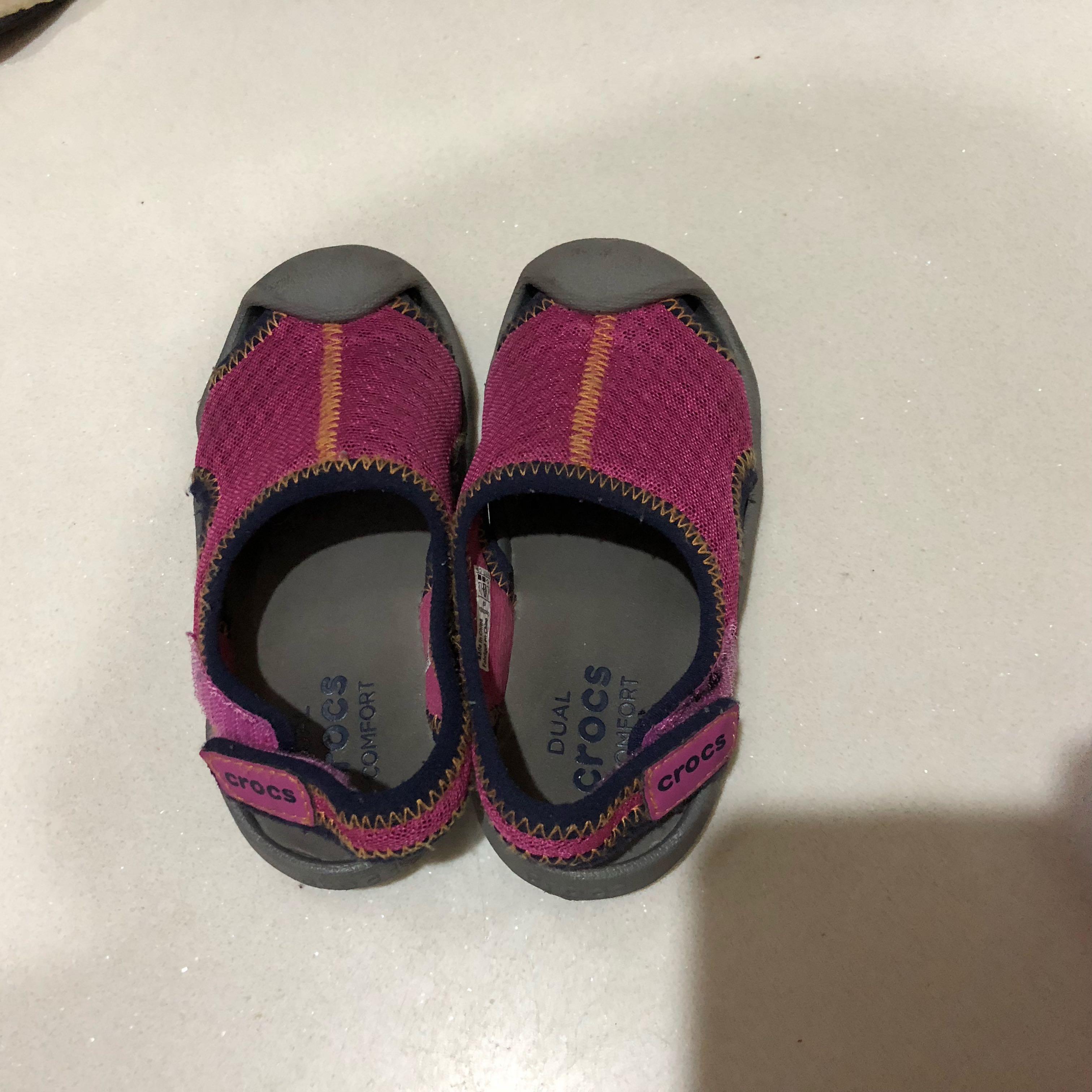crocs show