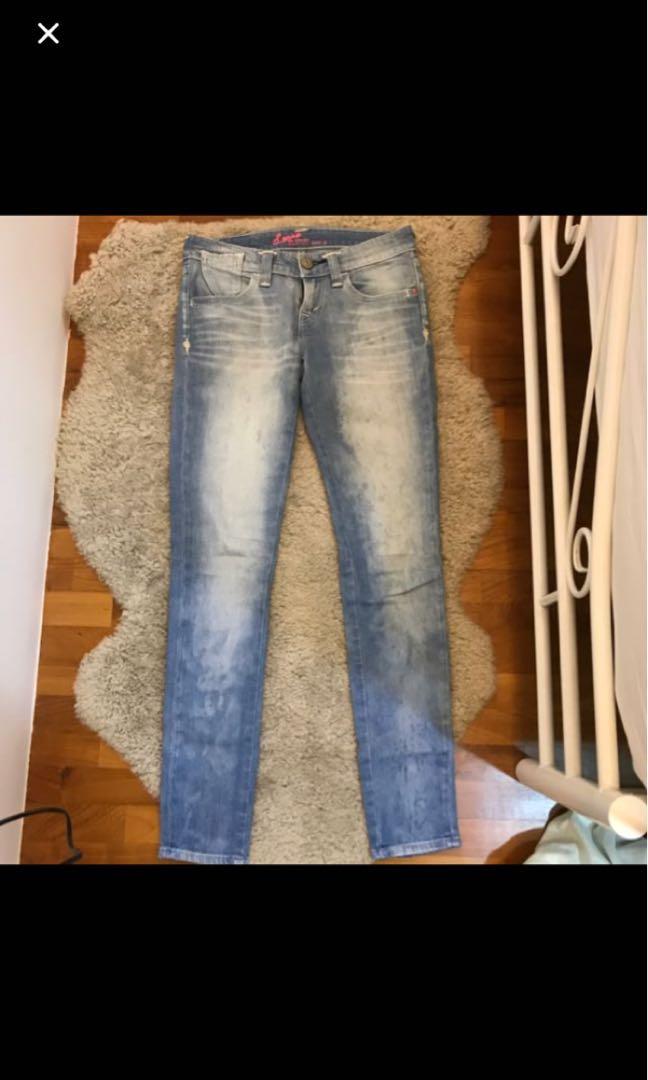 clearance levis