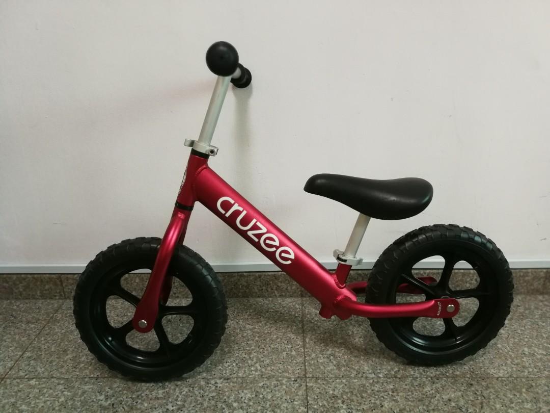 cruzee balance bike red