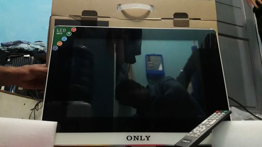 Jual Tv Merek Only Ukuran 18 Inc Full Set Masih Mulus Pakaian 2 Bulan Elektronik Tv Perlengkapan Hiburan Di Carousell
