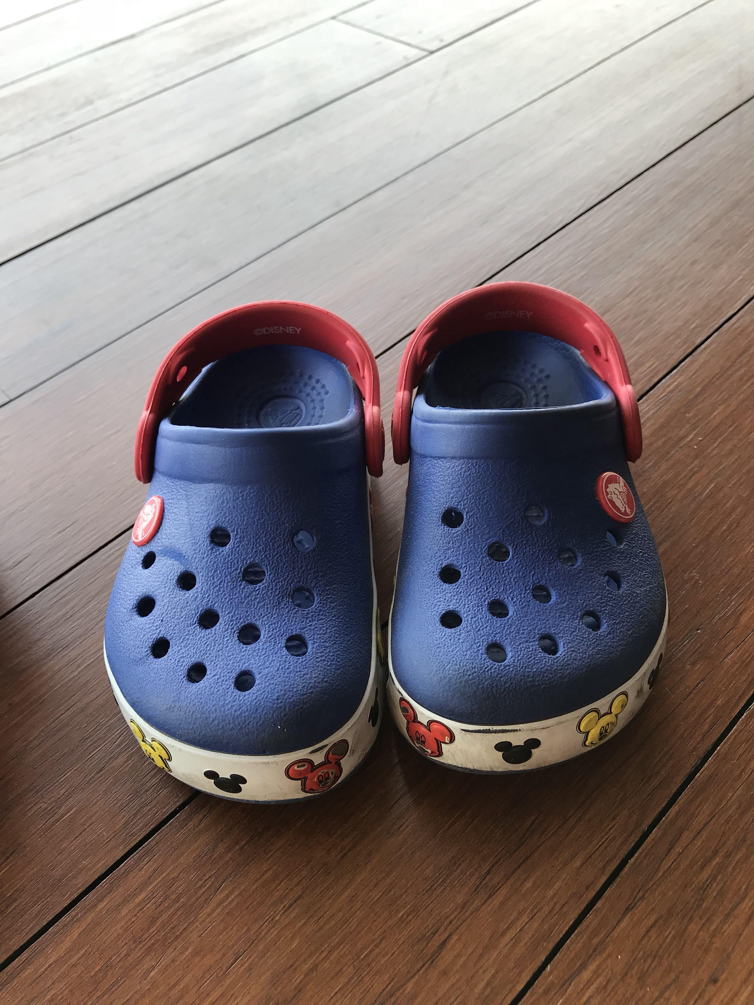 boys crocs size 8