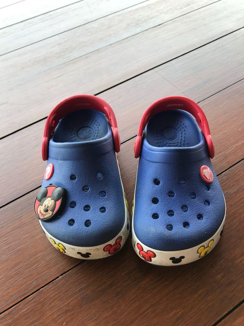 crocs with fur size 7