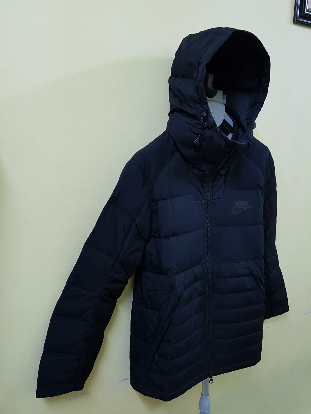 Nike Men s Winter Hooded Thermo Lightweight Warm Coat L. Men s