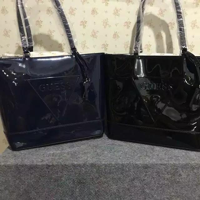 Original guess glossy tote bag Olshop Fashion Olshop Wanita di Carousell