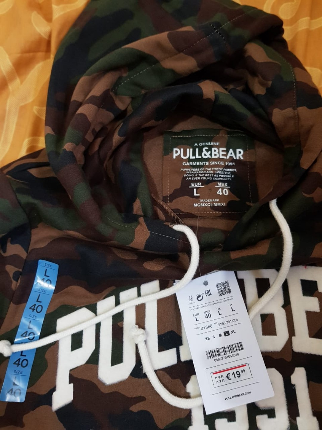 Harga hoodie pull and bear army top