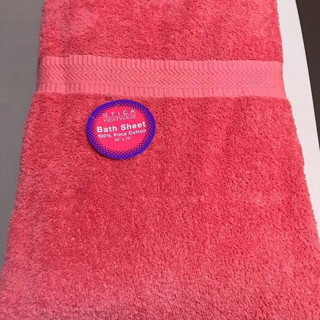 Beach Towel (Category: Bath) located in Pasig City. Submitted by simplyvers (Listing ID 128799009, Image 2). Description: Size: XLarge Color: Peach .