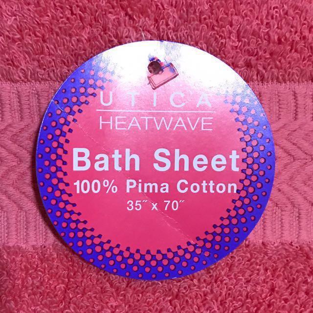 Beach Towel (Category: Bath) located in Pasig City. Submitted by simplyvers (Listing ID 128799009, Image 1). Description: Size: XLarge Color: Peach .