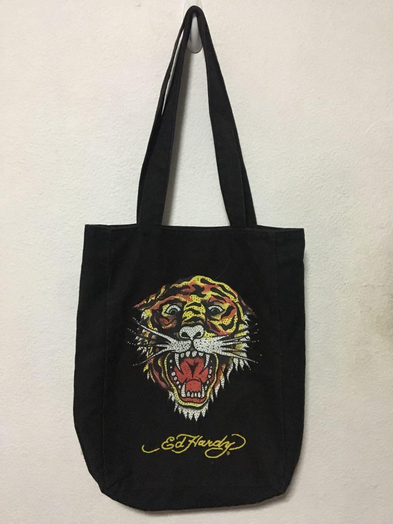 Black Bag (Category: Cross-body Bags) located in Pasay City. Submitted by accsilver (Listing ID 191892053, Image 1). Description: .