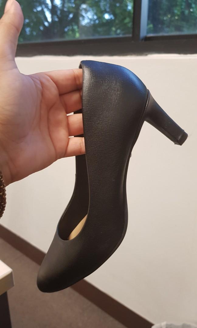 CLARKS Heels Women s Fashion Footwear Heels on Carousell