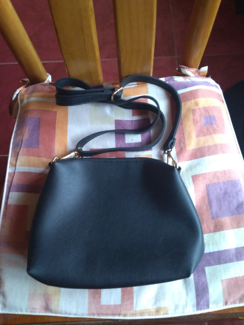 Kimbel Plain Black Sling Bag