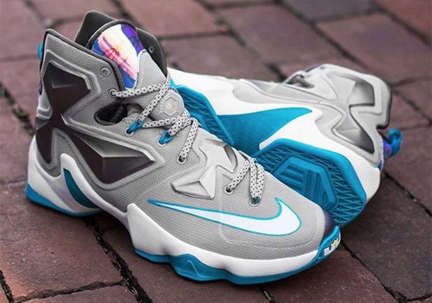 Holographic 13s store