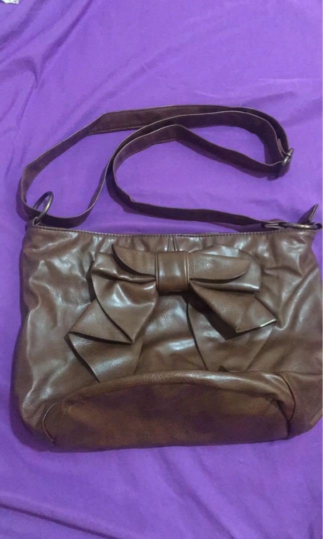 Pull & Bear Bag (Category: Cross-body Bags) located in Manila. Submitted by vanivanilla (Listing ID 191908168, Image 1). Description: Shoulder Bag with adjustable strap.
