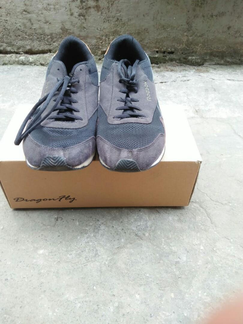 sepatu casual reebok