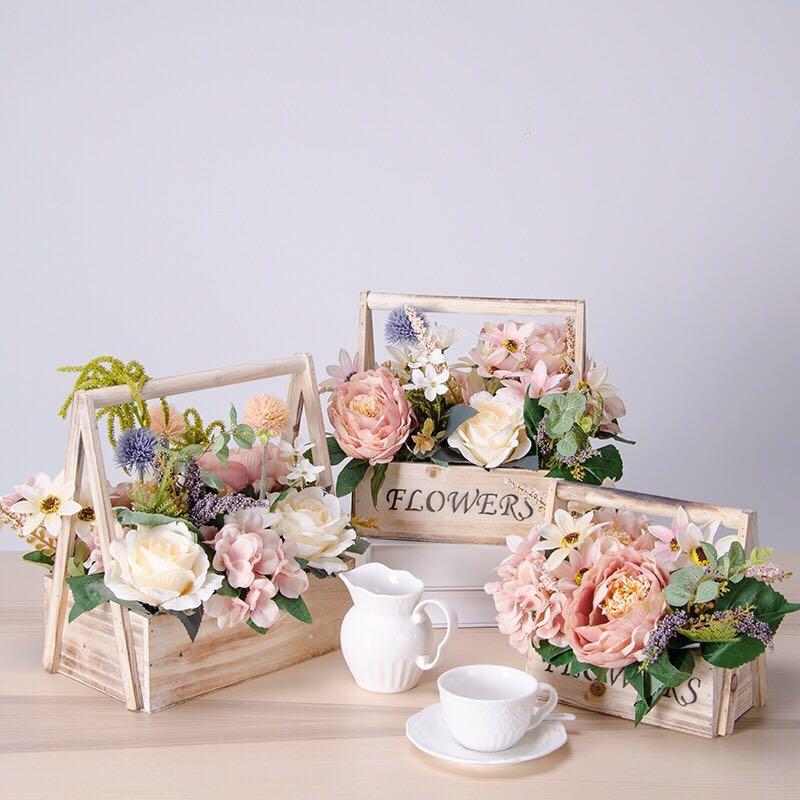 Wedding Events Decorative Flowers With Vintage Basket Design