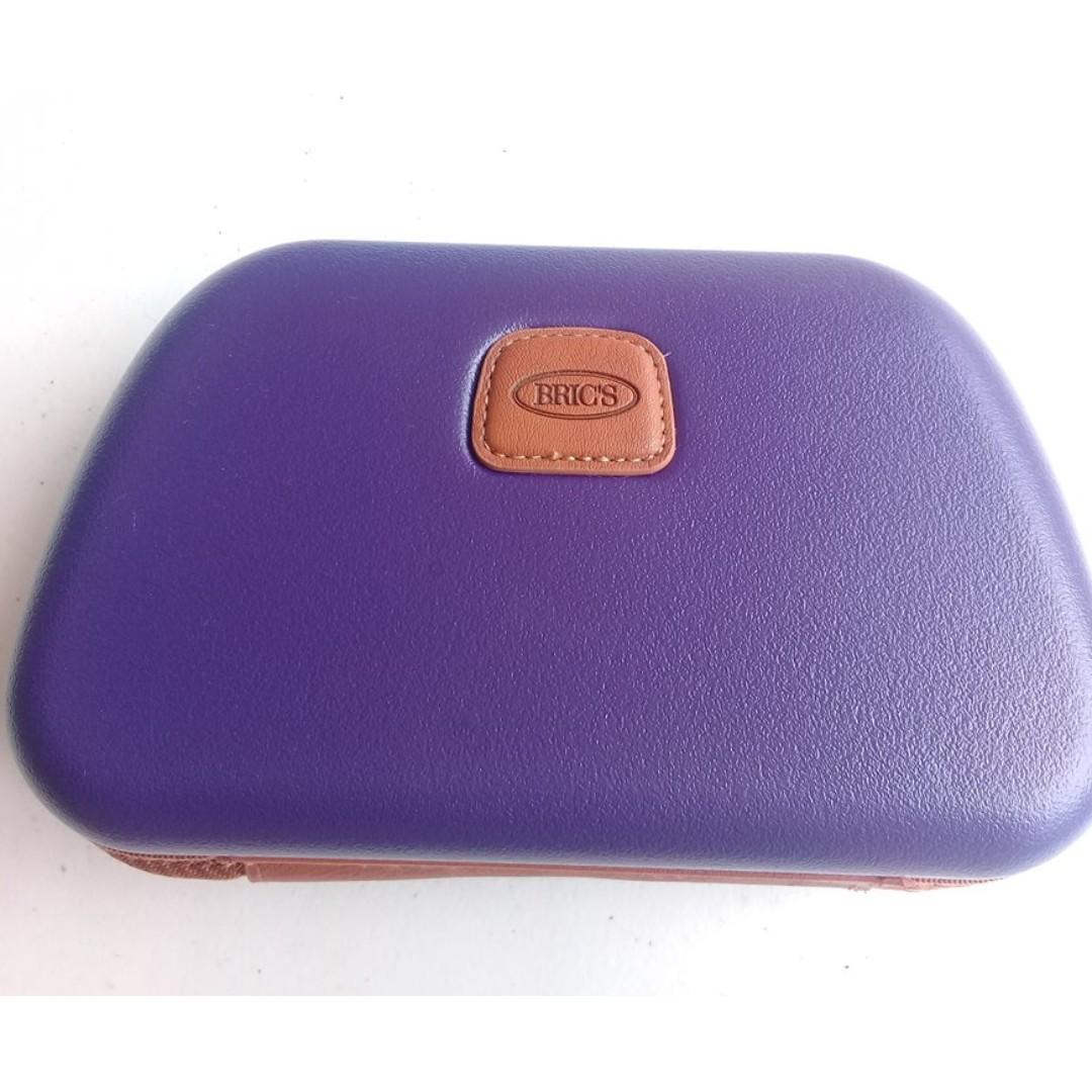 BRICS London Pouch (Category: Luxury Bags & Wallets) located in Manila. Submitted by mindplanets (Listing ID 192020626, Image 1). Description: .