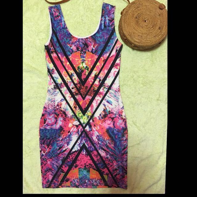 Floral bodycon dress (Category: Dresses) located in San Pedro. Submitted by zhacha (Listing ID 152911285, Image 1). Description: .
