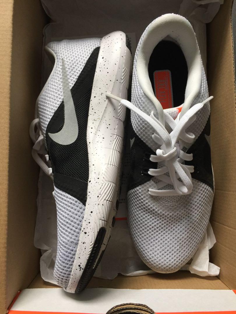 flex trainer 8 sneaker