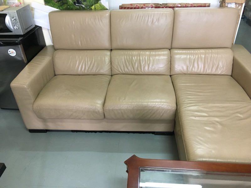 Sofa （分類：梳化）位於 Hong Kong。 由 federa 提交（商品編號 190470319，圖片 3）。簡介： Sofa is in a good condition. Selling, because we need more space in the office. 。