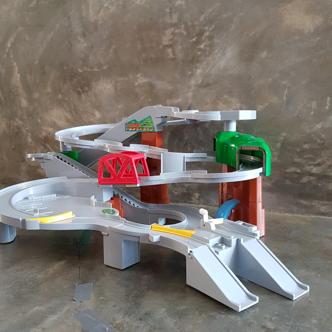 Tomica mountain drive playset clearance