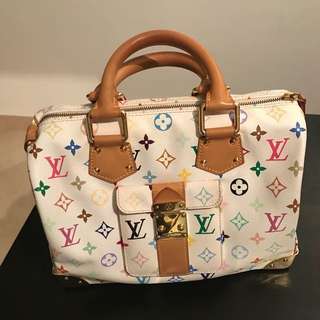 (Category: ) located in . Submitted by mywalkinwardrobe (Listing ID 151412480, Image 1). Description: .