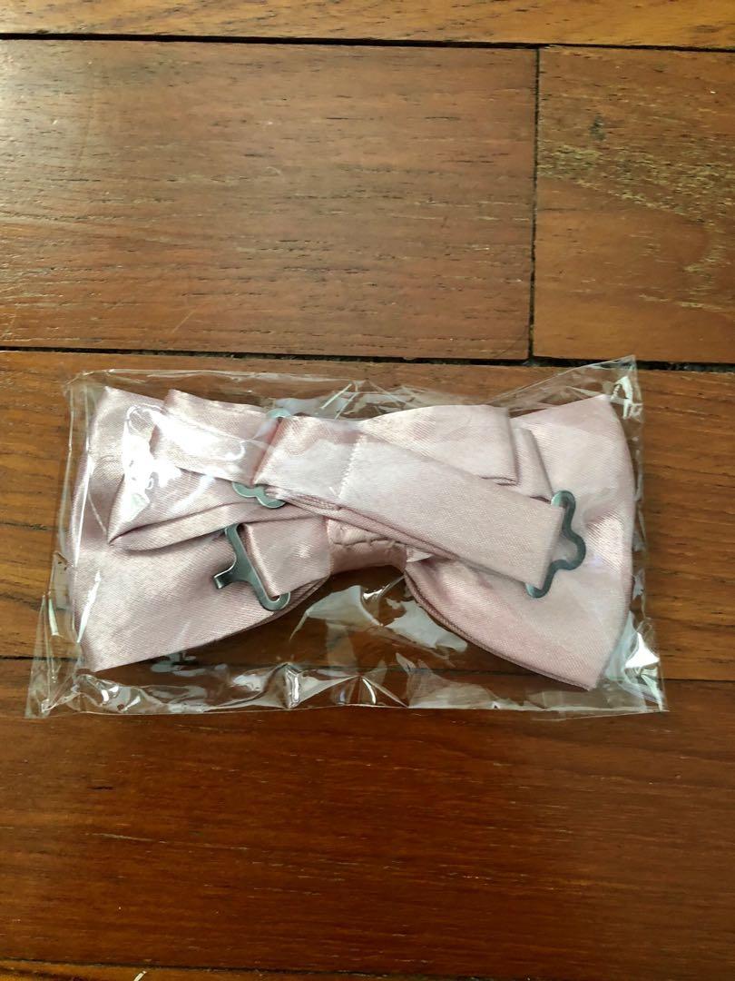 Bow Tie (Category: Ties) located in Singapore. Submitted by brightriver_567d63 (Listing ID 192192421, Image 2). Description: Brand new bow tie in original packaging. Colour is light pink..