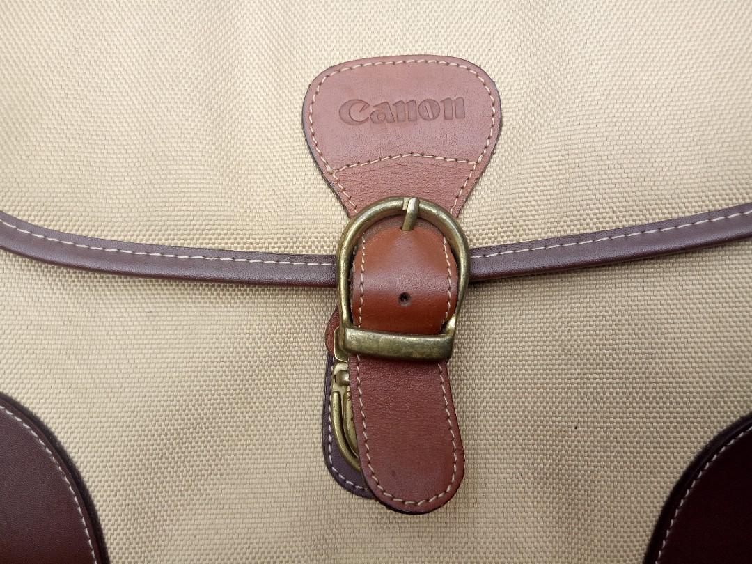 CANON EOS CAMERA BAG (Category: Cameras) located in Manila. Submitted by 52sundays (Listing ID 192120952, Image 2). Description: CANON EOS CAMERA BAG Length: 12 inches = 31 cm Width: 4 inches = 10 cm Height: 8 inches = 20 cm Strap: Adjustable Metal closure in front Open pocket in front Zip pocket and net pocket inside With 2 padded pocket inside ***Free shipping for this item..