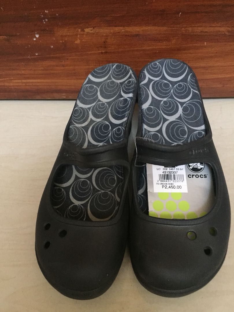 wedge crocs with fur