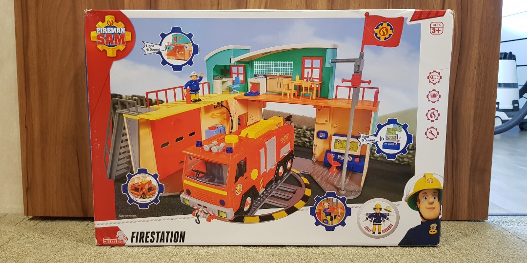 Fireman Sam Fire Rescue Centre & Jupiter Fire Engine, Hobbies & Toys ...