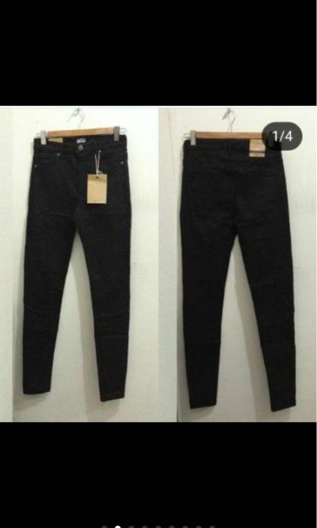 OVS Highwaisted Pants (Category: Jeans) located in Panglao. Submitted by yourfavethings (Listing ID 192152382, Image 1). Description: Fits 26-27.