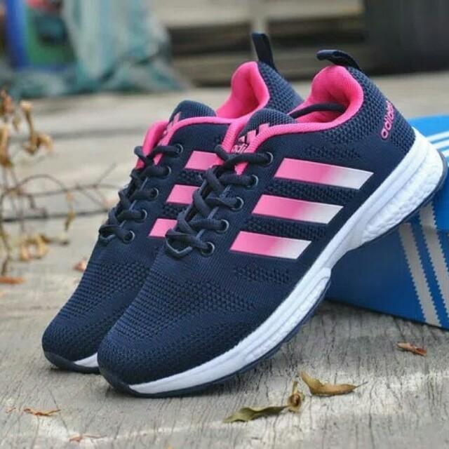 sneaker adidas wanita
