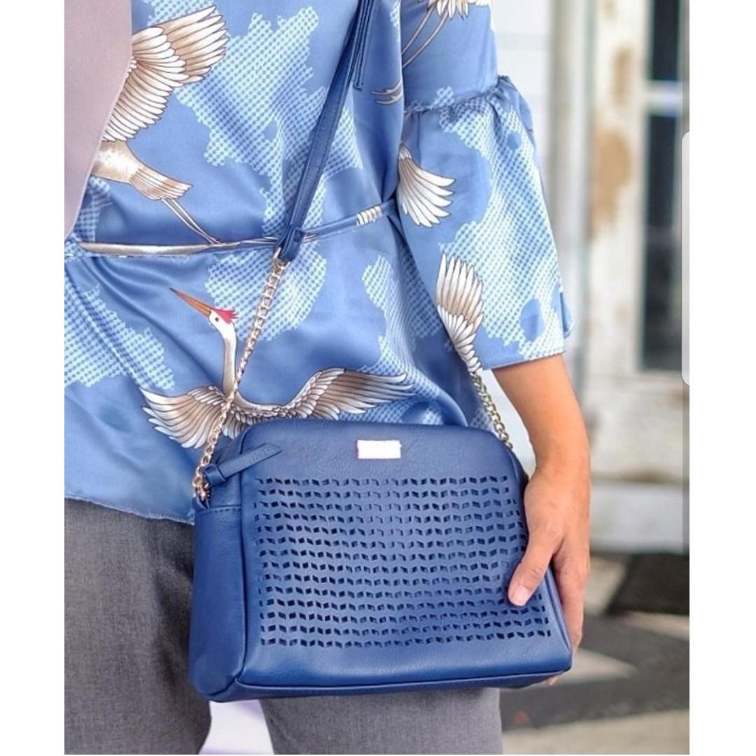 Royal navy small handbag oriflame clearance
