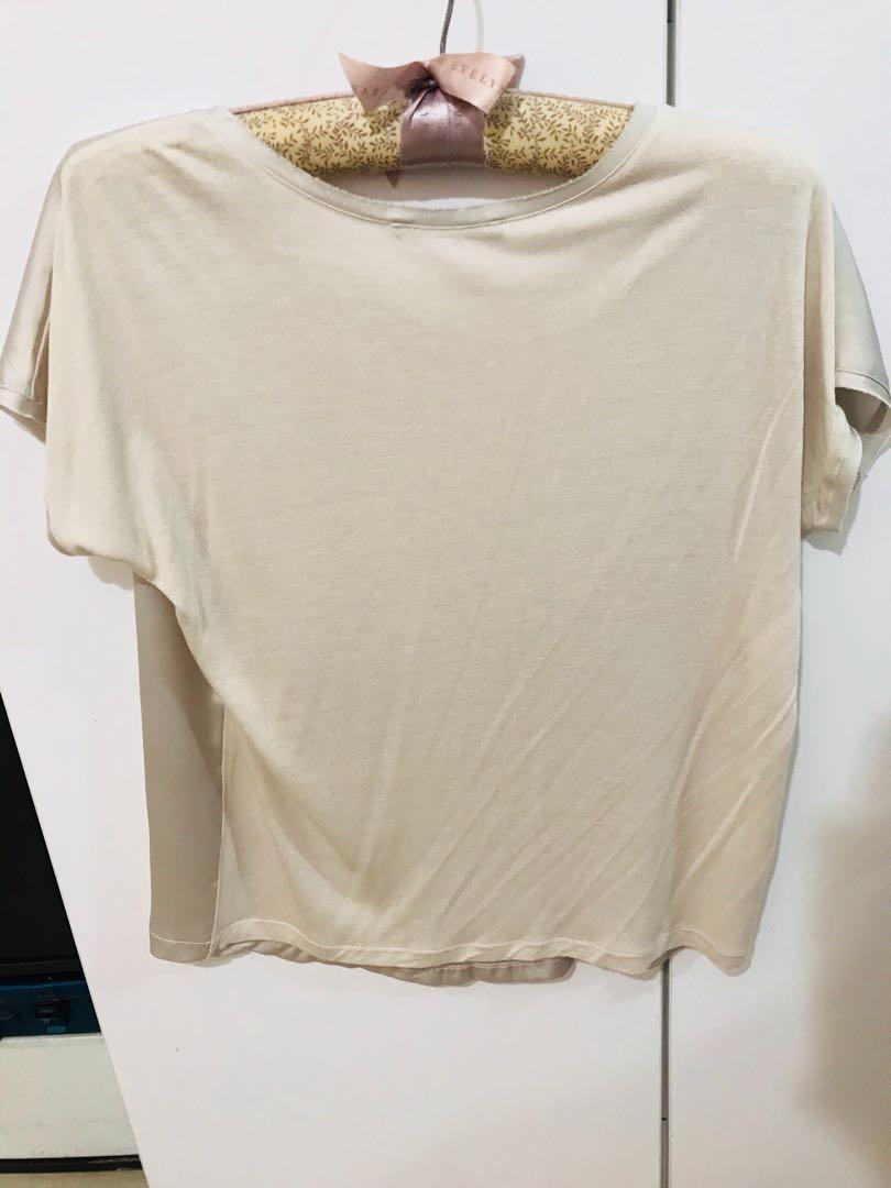 Tee （分類：T-shirt）位於 Hong Kong。 由 hk718 提交（商品編號 192067239，圖片 3）。簡介： 。
