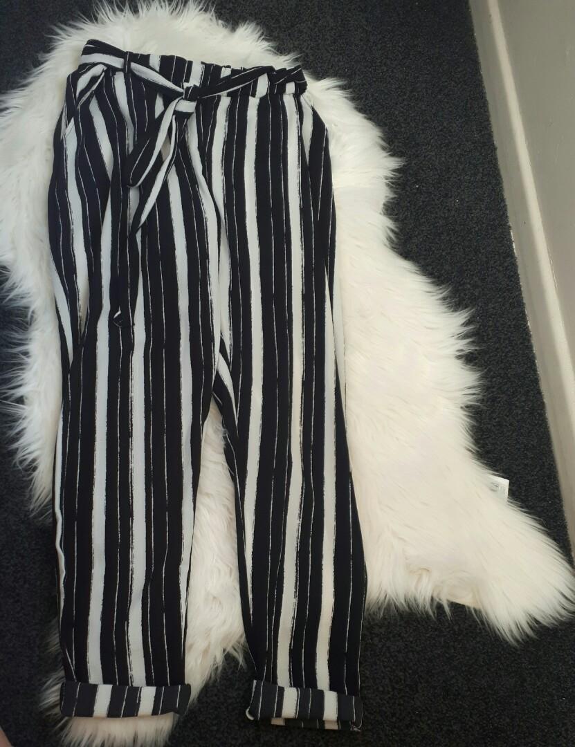 Tie pants (Category: Clothes) located in Auckland. Submitted by buymebabe (Listing ID 192118464, Image 1). Description: Boohoo size 10, actually got these from this site! I had hopes of them fitting me but sadly they dont. Like not even a little bit 😂.