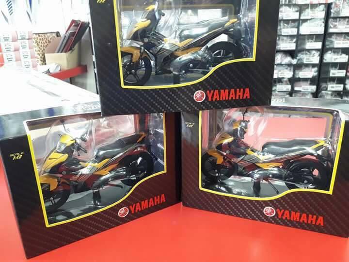 Yamaha hotsell r15 diecast