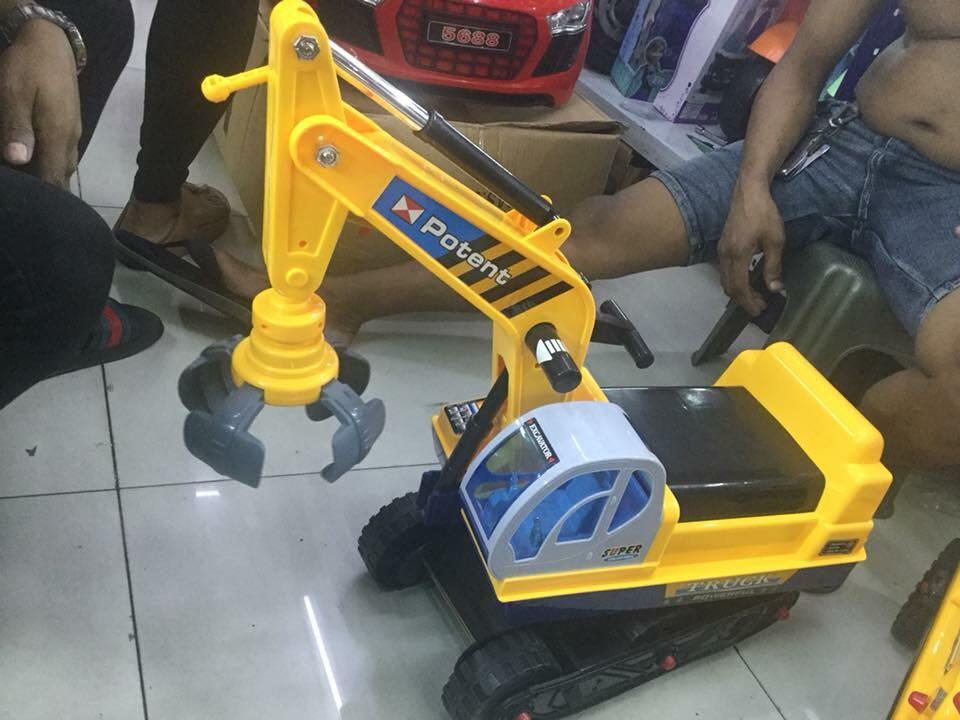 2 In 1 Baby Excavator Digger Grabber Backhoe Ride On Car Babies Kids Infant Playtime On Carousell