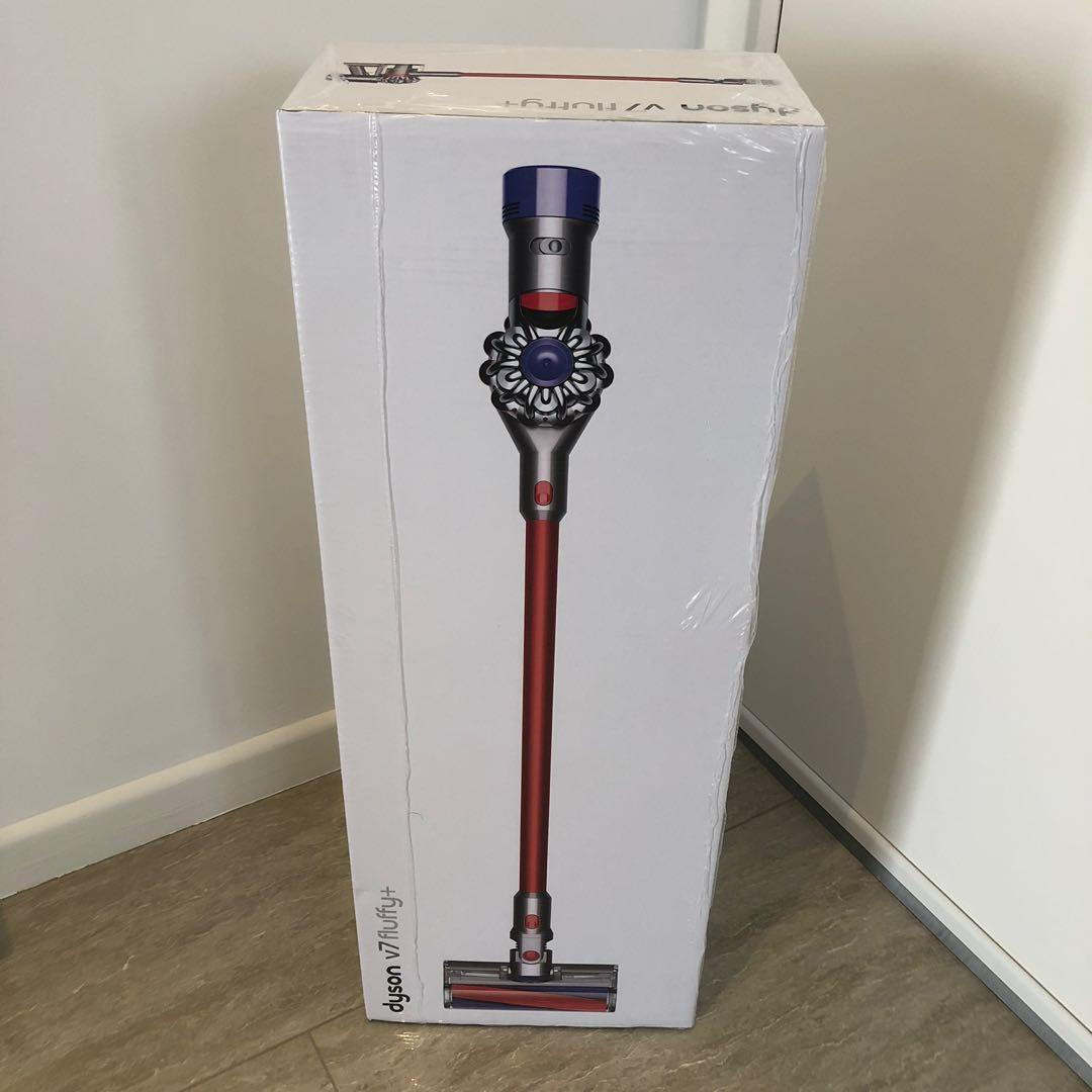 Dyson v7 Fluffy+, TV & Home Appliances, Vacuum Cleaner & Housekeeping