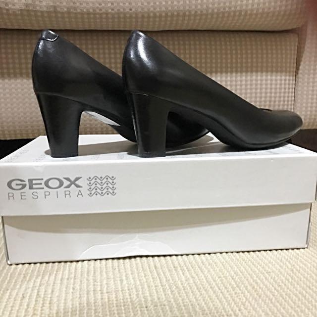 geox black pumps
