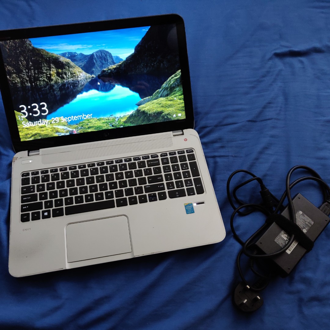 HP Laptop envy 15 touchsmart (semi broken hinge), Computers & Tech