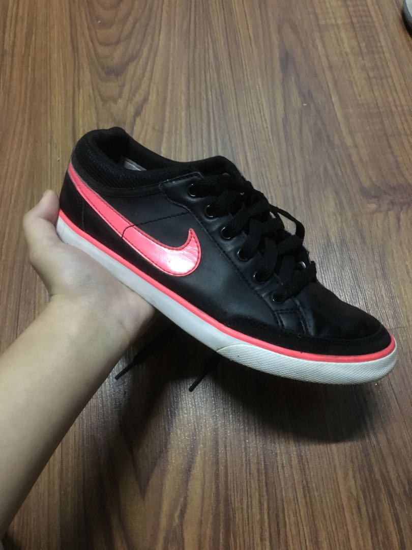 black with pink nike shoes