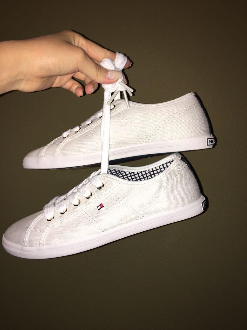 tommy hilfiger canvas sneakers