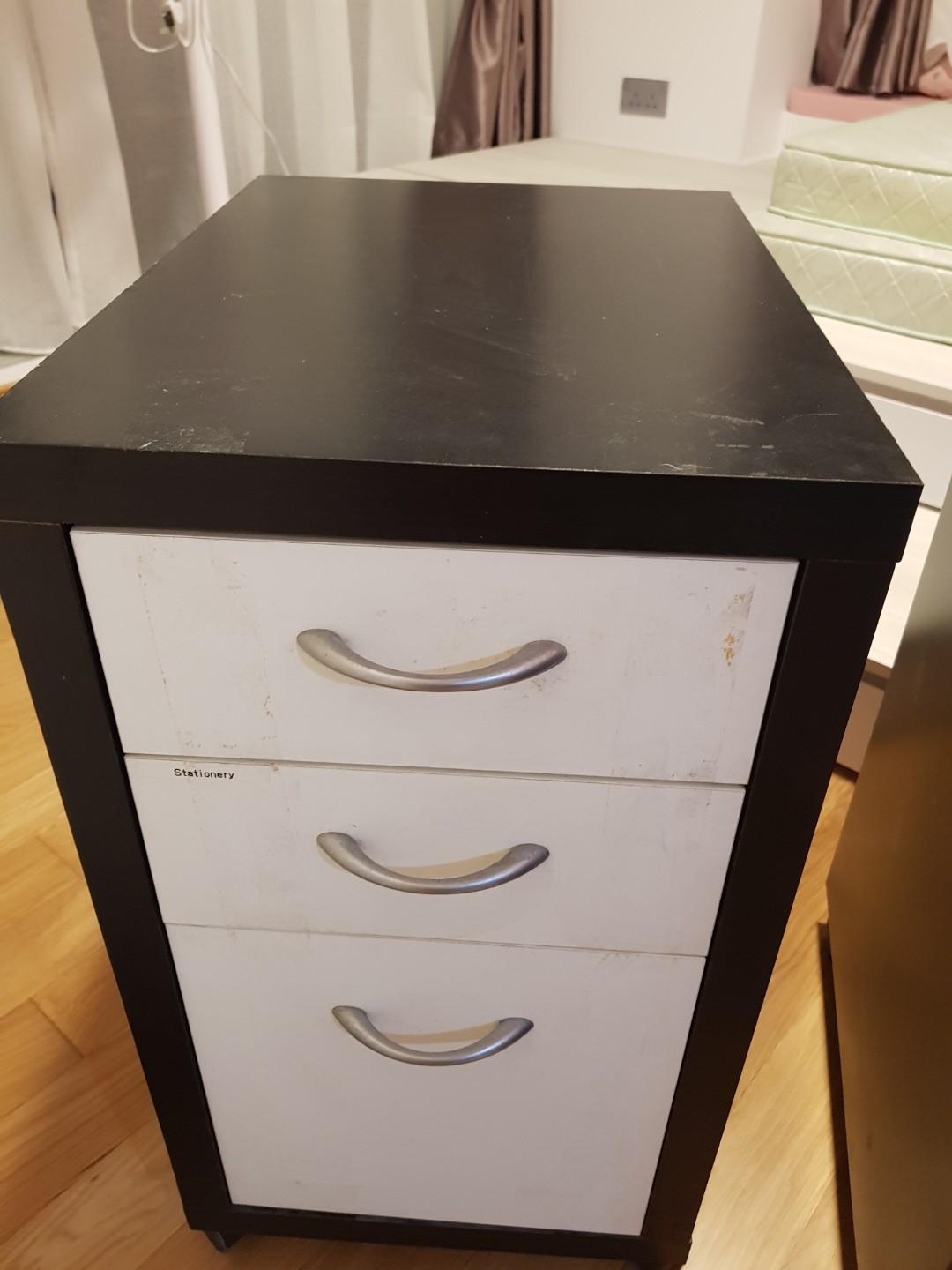 Used Pedestals, Furniture & Home Living, Furniture, Tables & Sets on Carousell