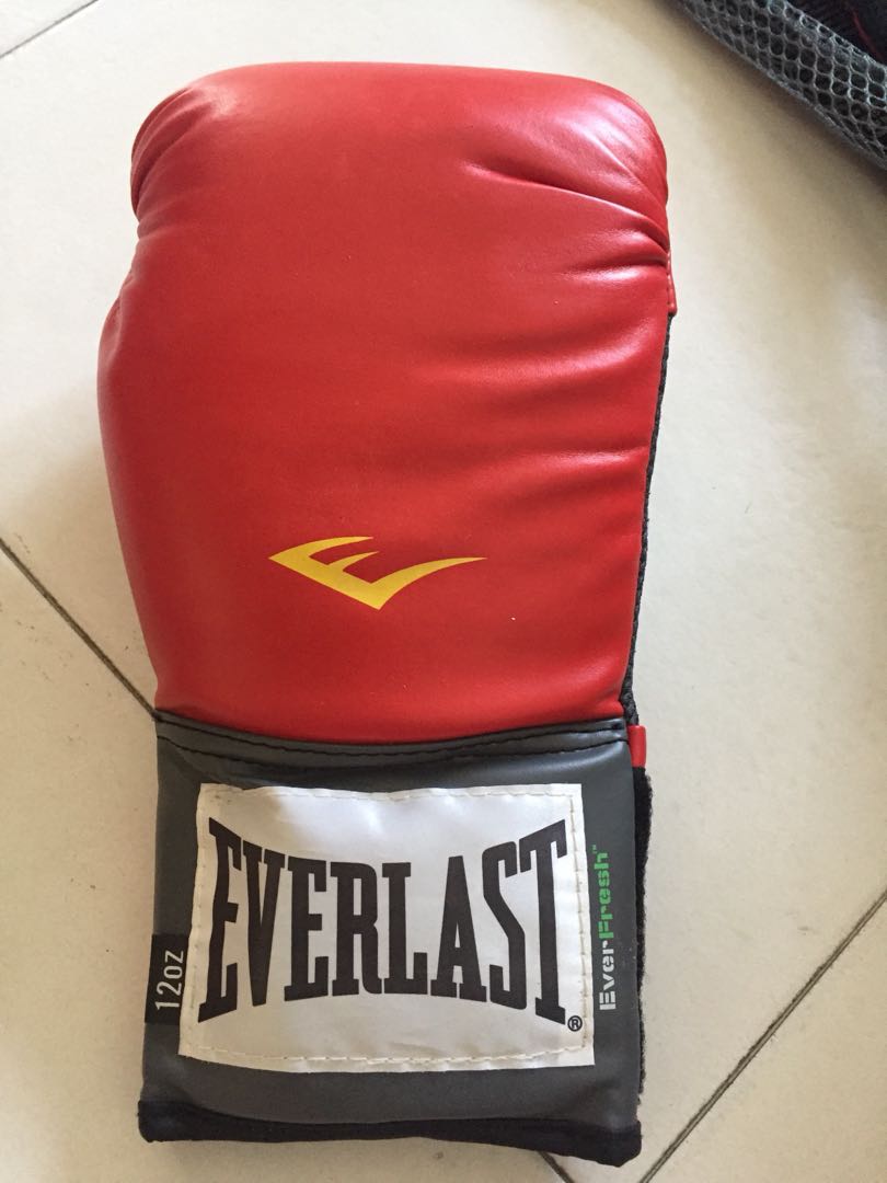Worn only once boxing gloves, Sports Equipment, Sports & Games, Water Sports on Carousell