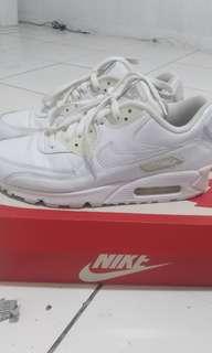 AUTHENTIC. Almost Bnew! AIRMAX