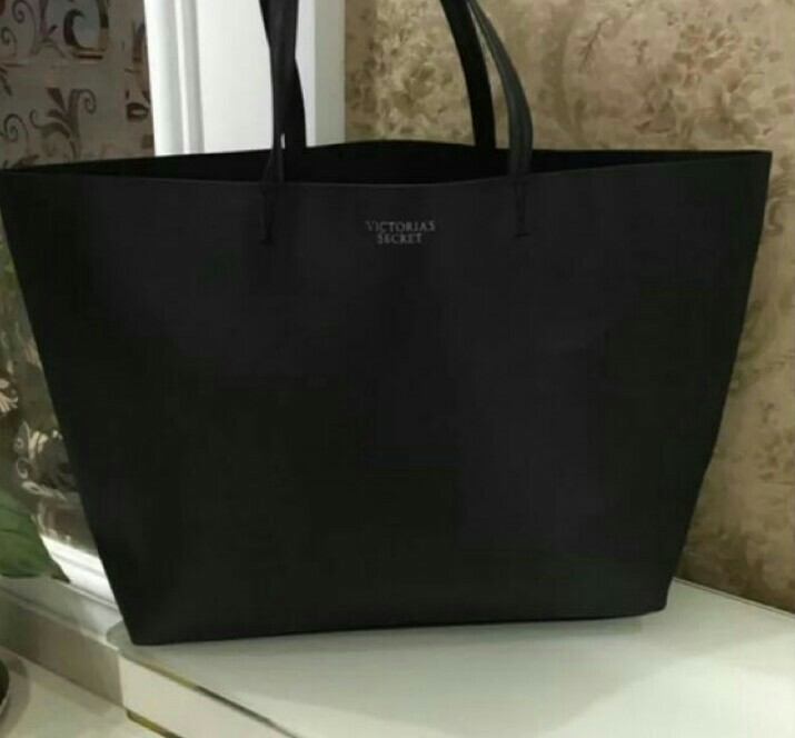 black tote handbag