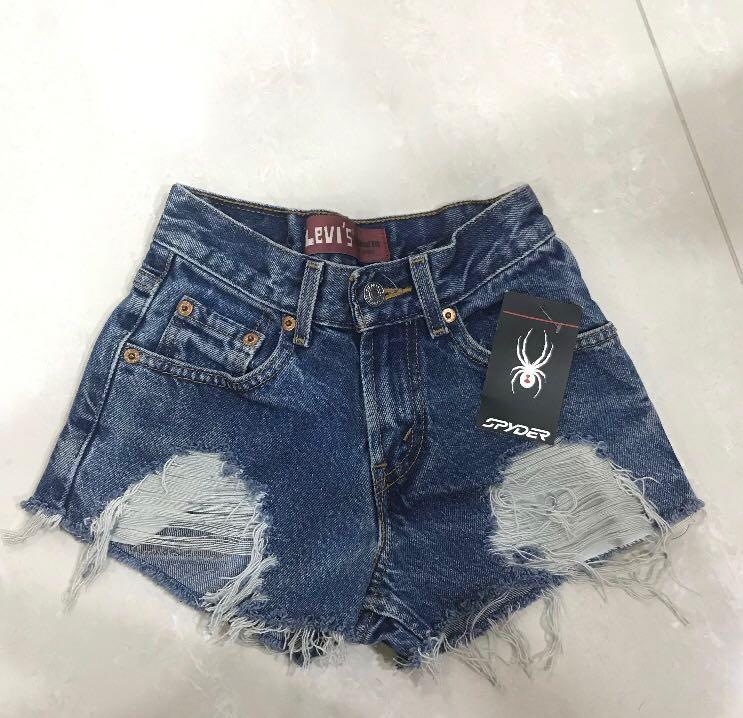 petite levis