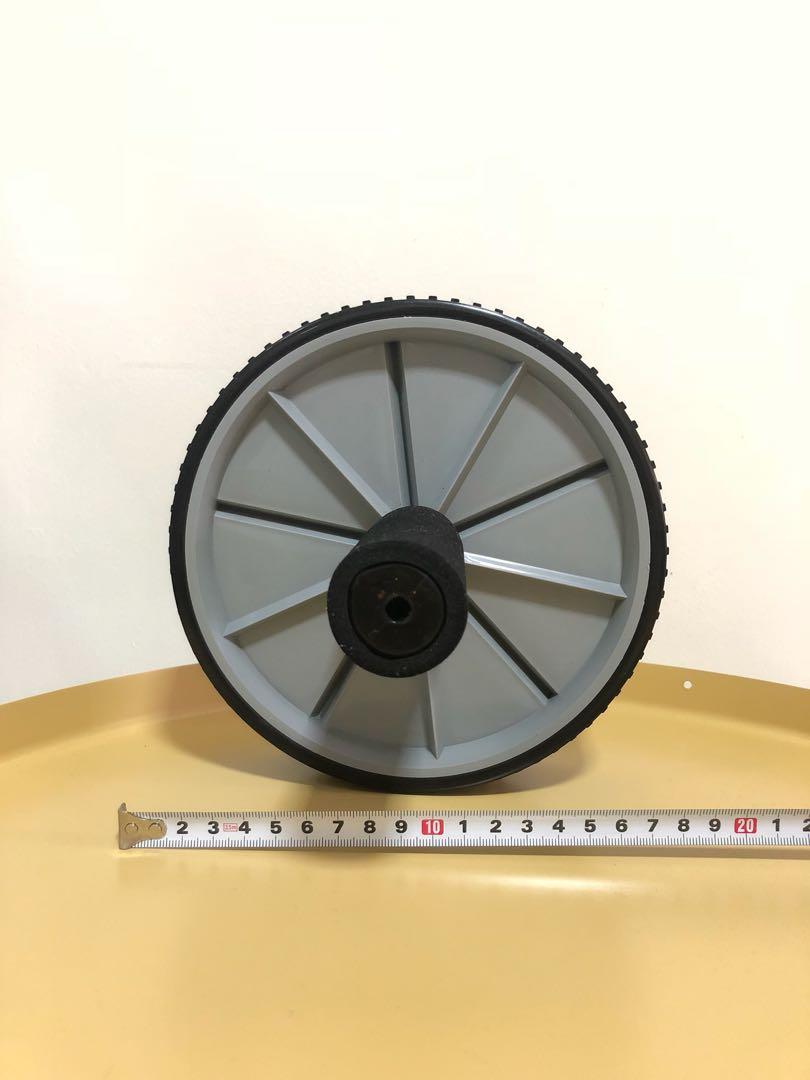 Exercise Wheel (Category: Exercise Mats) located in Singapore. Submitted by halamb (Listing ID 192483271, Image 4). Description: Never used exercise wheel Received as gift Comes with box Can meetup weekdays CTHub, Lavender MRT, Bendemeer MRT .