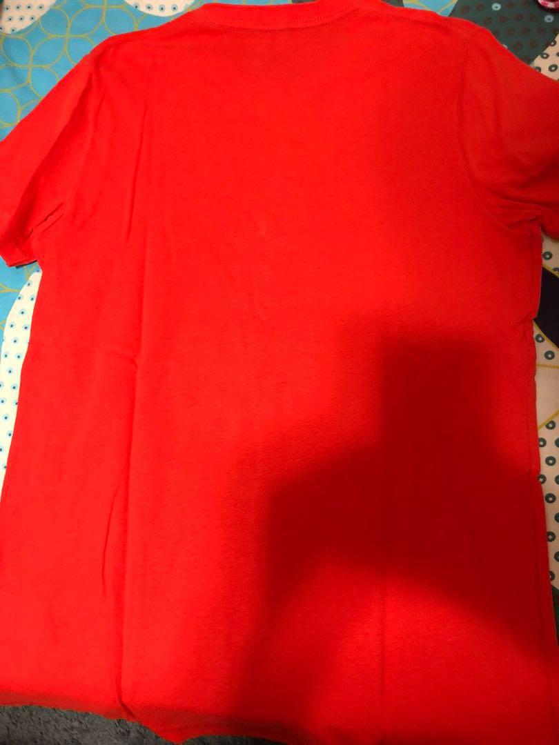 Holister orange tee （分類：T-shirt）位於 Hong Kong。 由 fasttrader 提交（商品編號 192374708，圖片 4）。簡介： 尺寸（上衣）: Intl L / EU 52 / UK 42 / US 42 Brand: Holister。