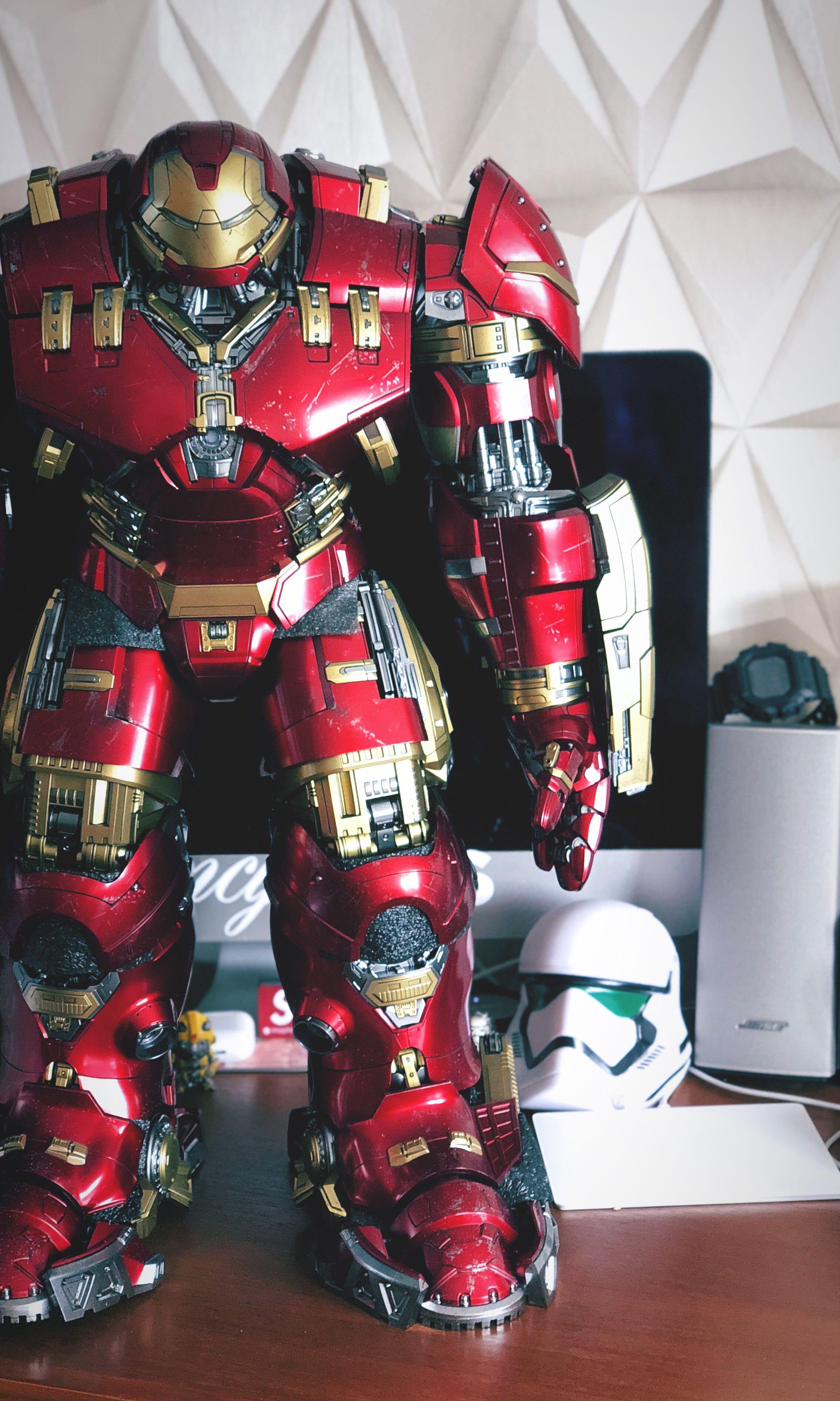 harga hot toys hulkbuster