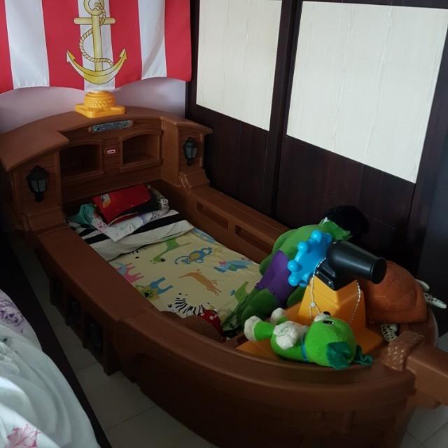 Little tikes Disney Jake the Pirate ship bed, Hobbies & Toys, Toys